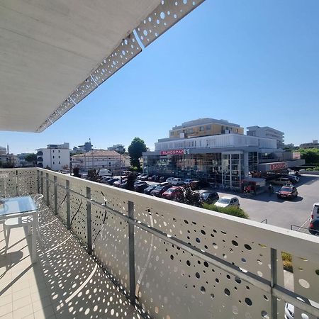 Appart-Hotel Holiday Lignano Sabbiadoro Ngoại thất bức ảnh