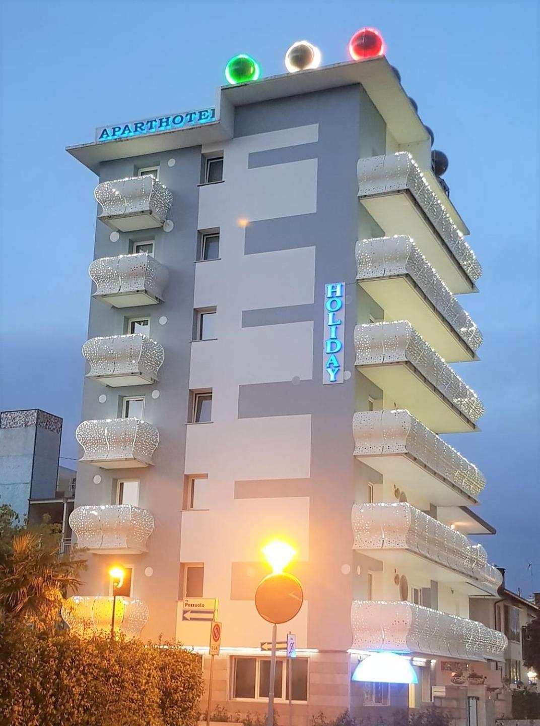 Appart-Hotel Holiday Lignano Sabbiadoro Ngoại thất bức ảnh