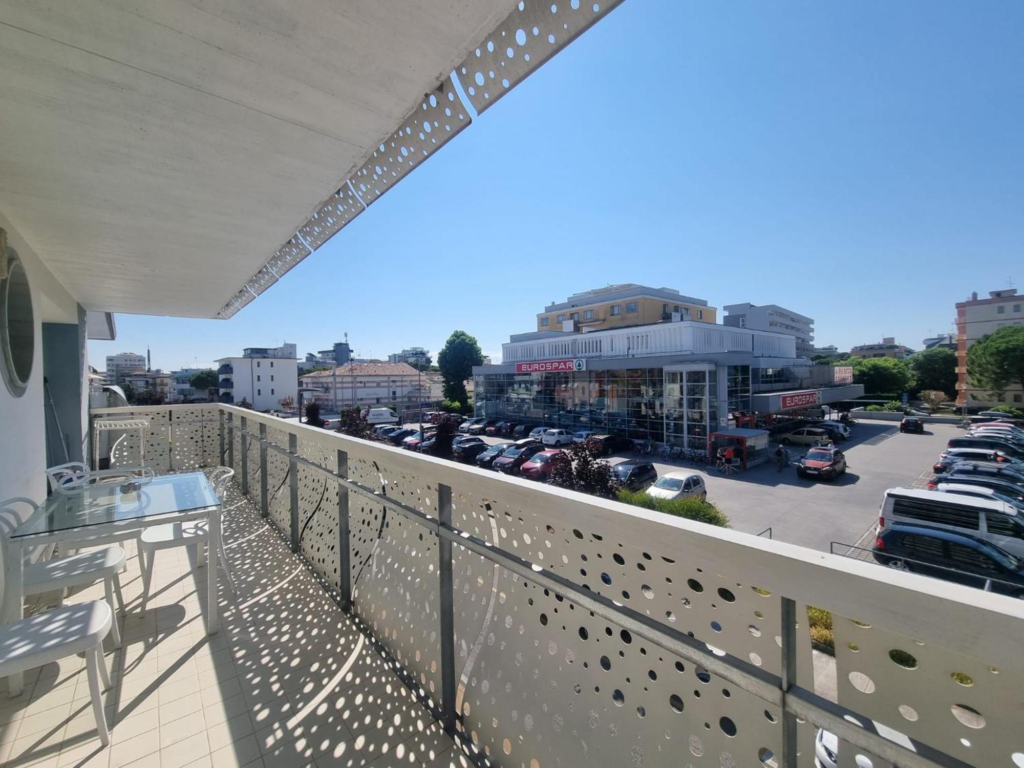 Appart-Hotel Holiday Lignano Sabbiadoro Ngoại thất bức ảnh