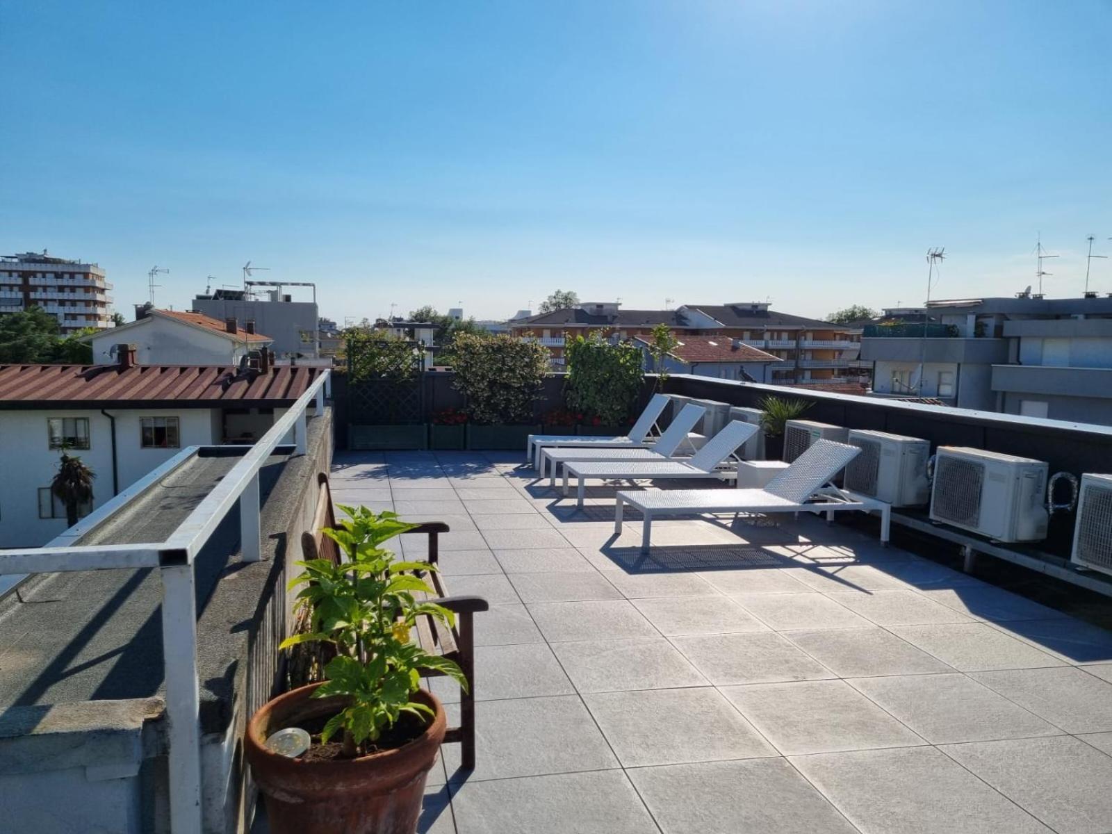 Appart-Hotel Holiday Lignano Sabbiadoro Ngoại thất bức ảnh