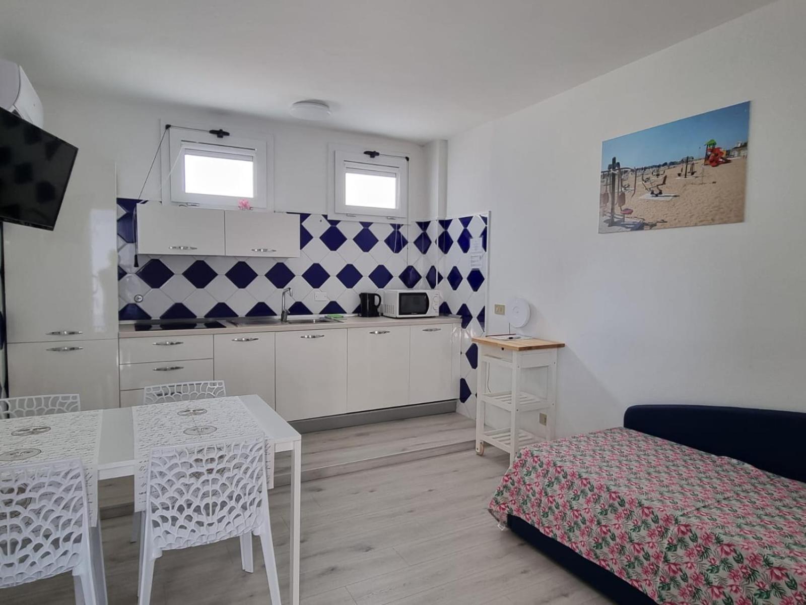 Appart-Hotel Holiday Lignano Sabbiadoro Ngoại thất bức ảnh