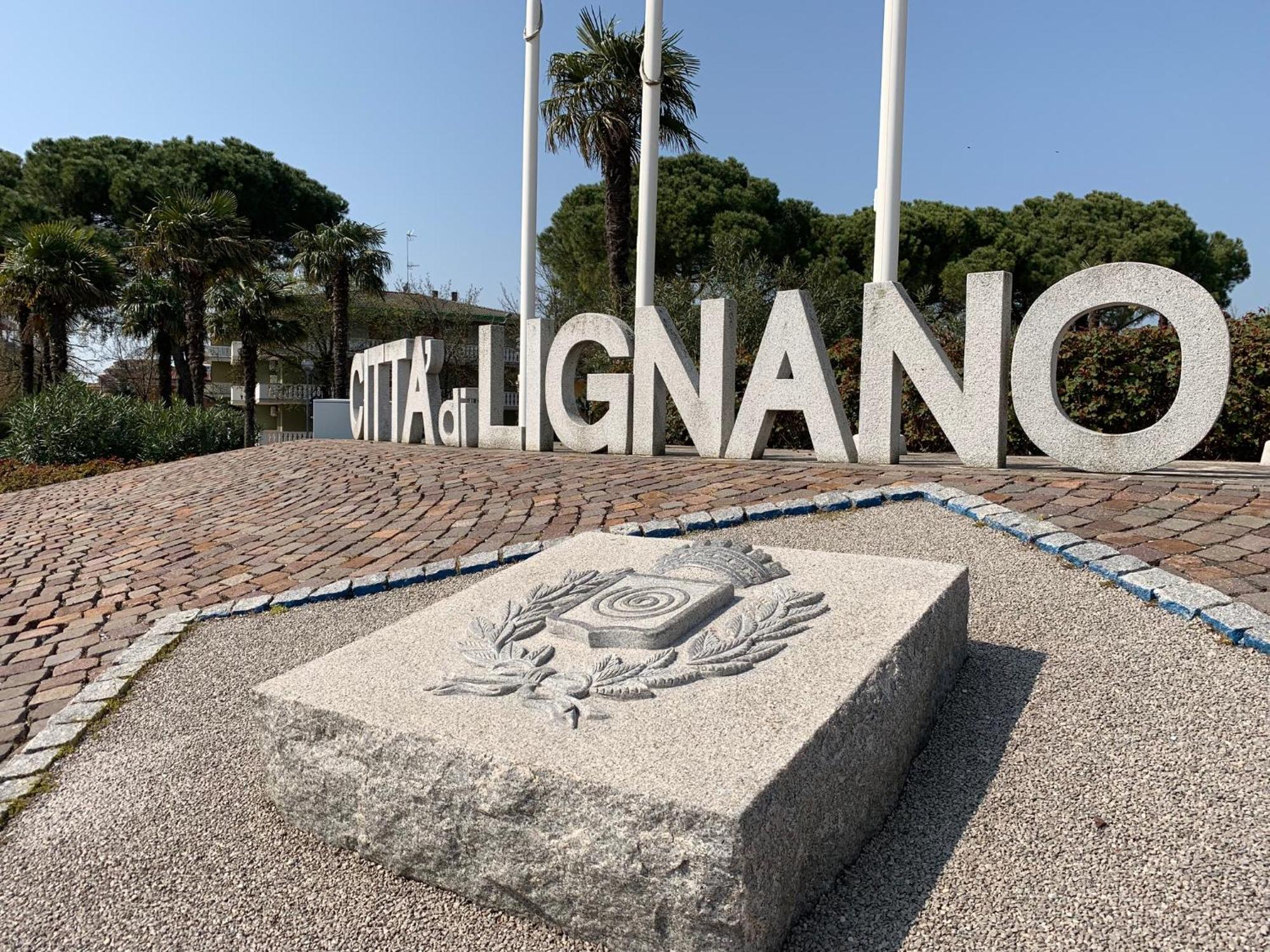 Appart-Hotel Holiday Lignano Sabbiadoro Ngoại thất bức ảnh
