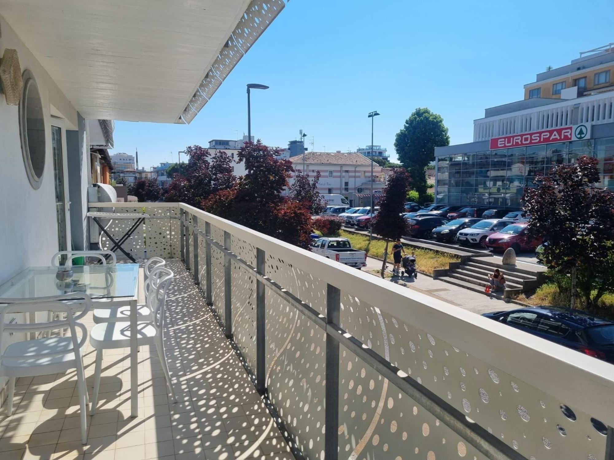 Appart-Hotel Holiday Lignano Sabbiadoro Ngoại thất bức ảnh