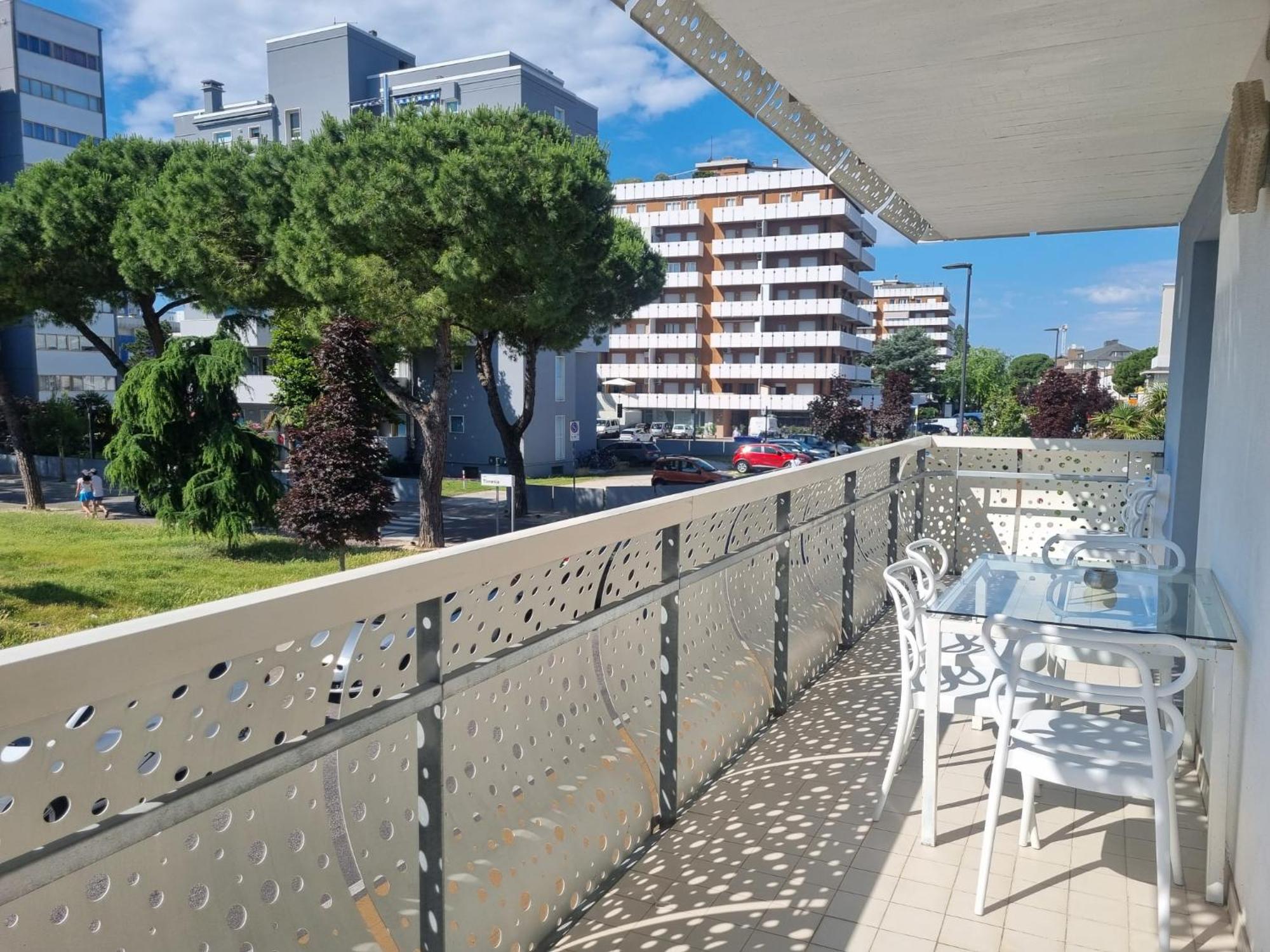Appart-Hotel Holiday Lignano Sabbiadoro Ngoại thất bức ảnh