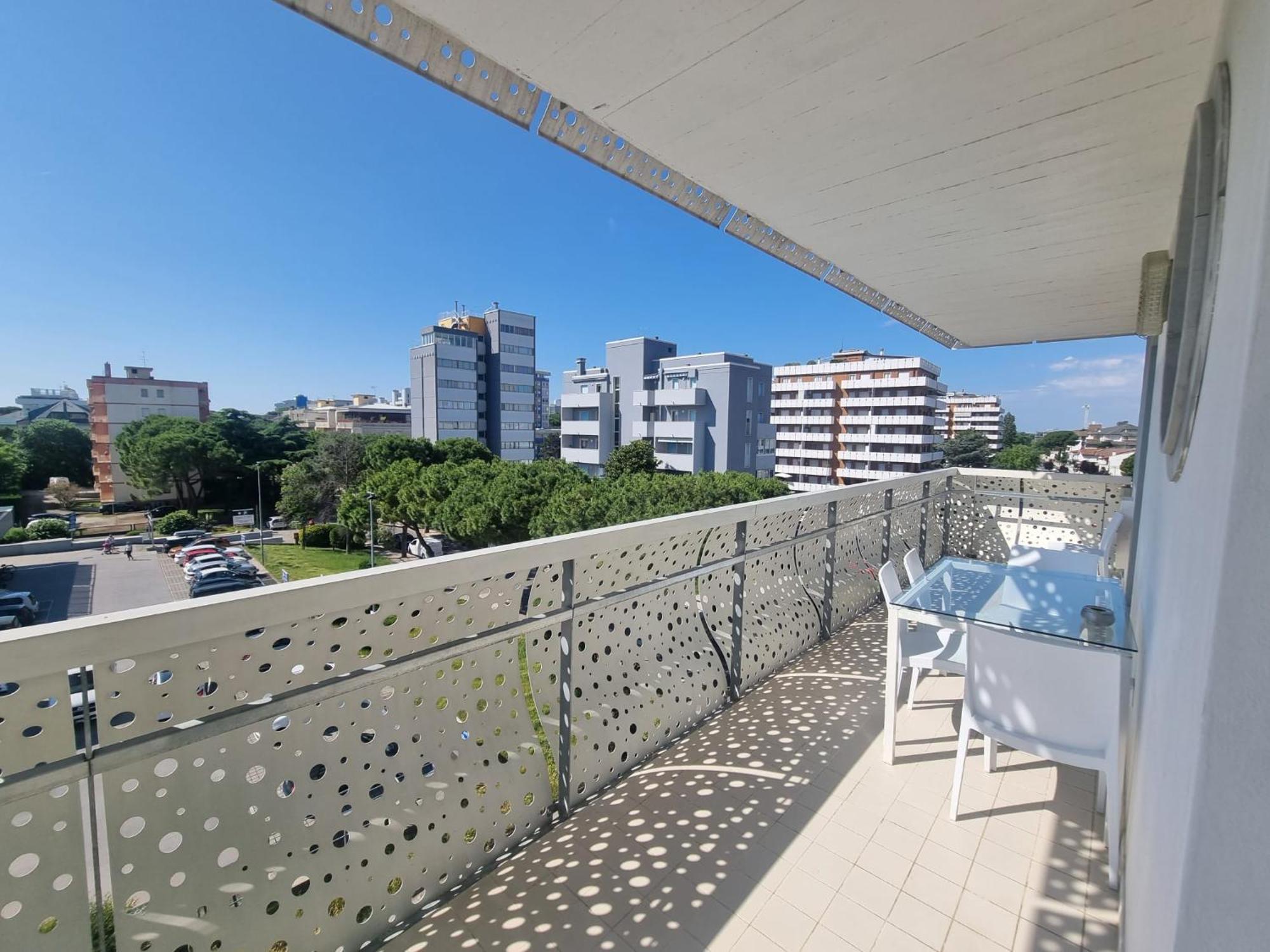 Appart-Hotel Holiday Lignano Sabbiadoro Ngoại thất bức ảnh
